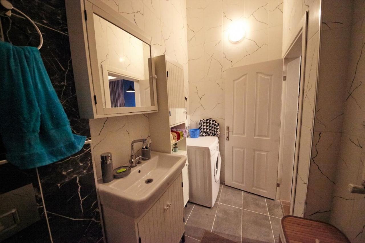 Studio At The Heart Of Taksim Lägenhet Istanbul Exteriör bild